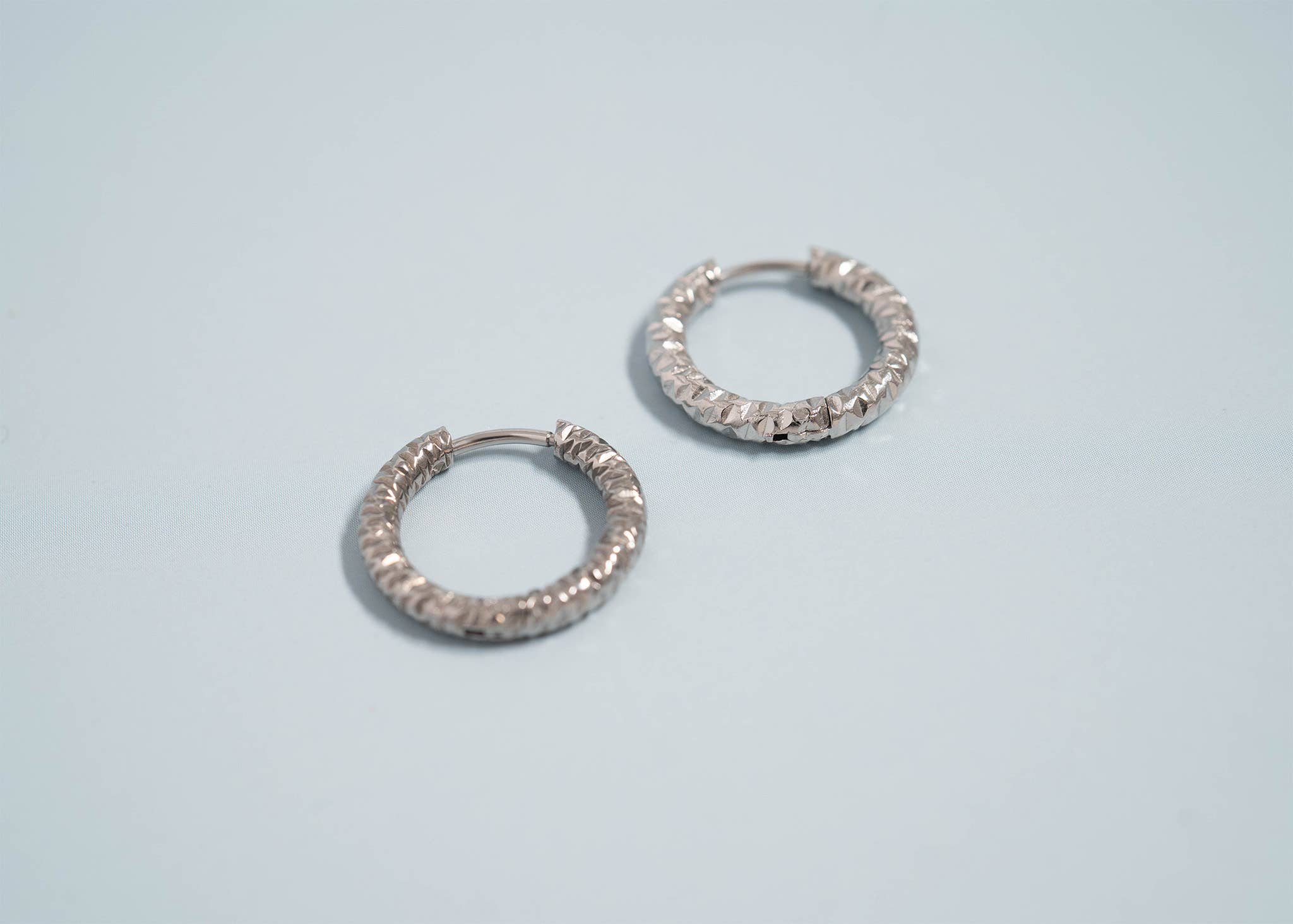 18K Gold PVD Stainless Steel Textured Huggie Hoop Earrings / ERJ0012: Gold / 15mm