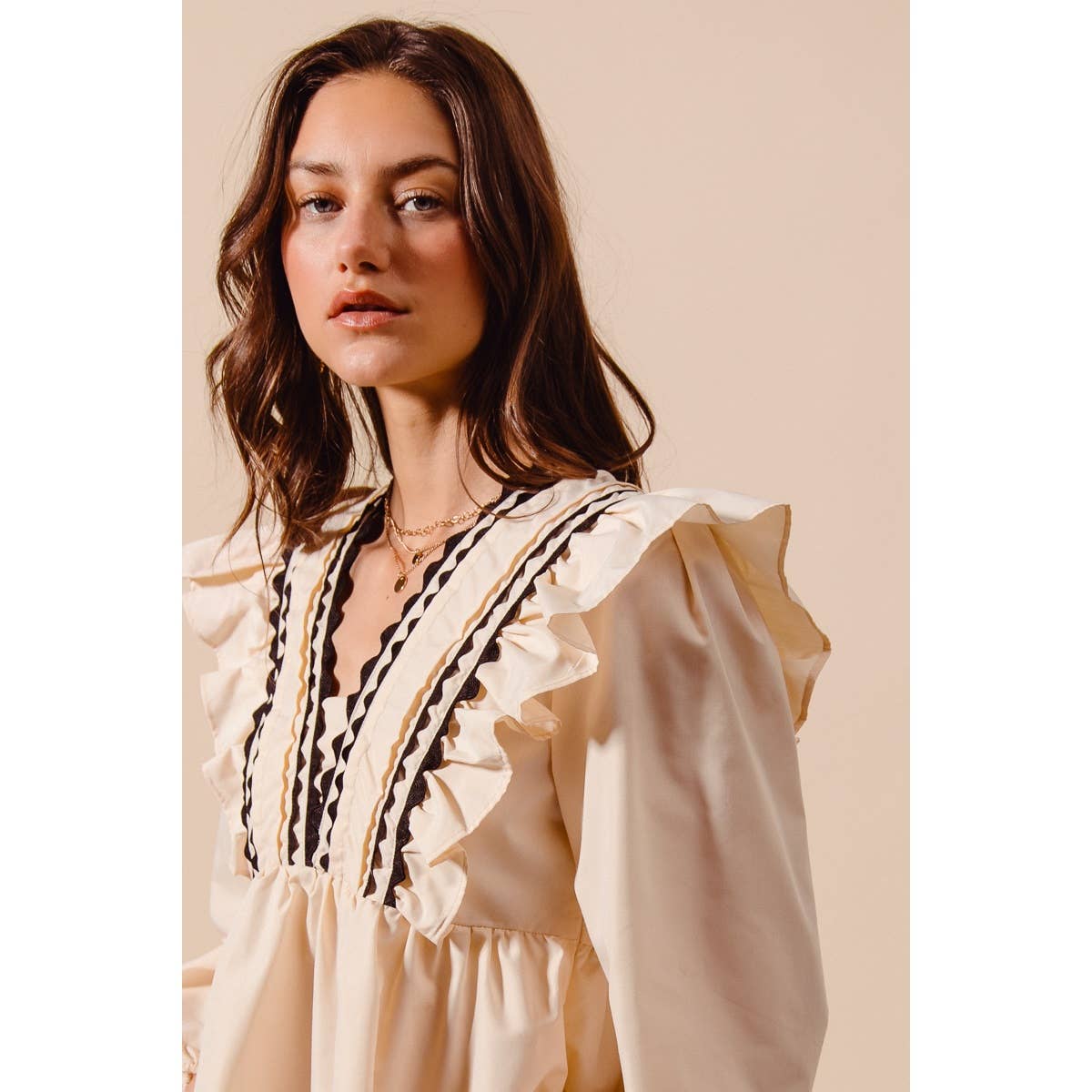 SOLID WOVEN LONG SLEEVE TOP WITH WAVE TRIM